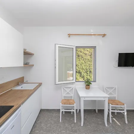 Han/Misafirhane Delfinaki Boutique ,naxos